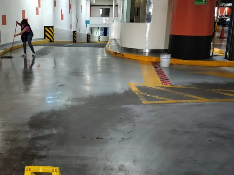 Limpieza de plazas y estacionamientos